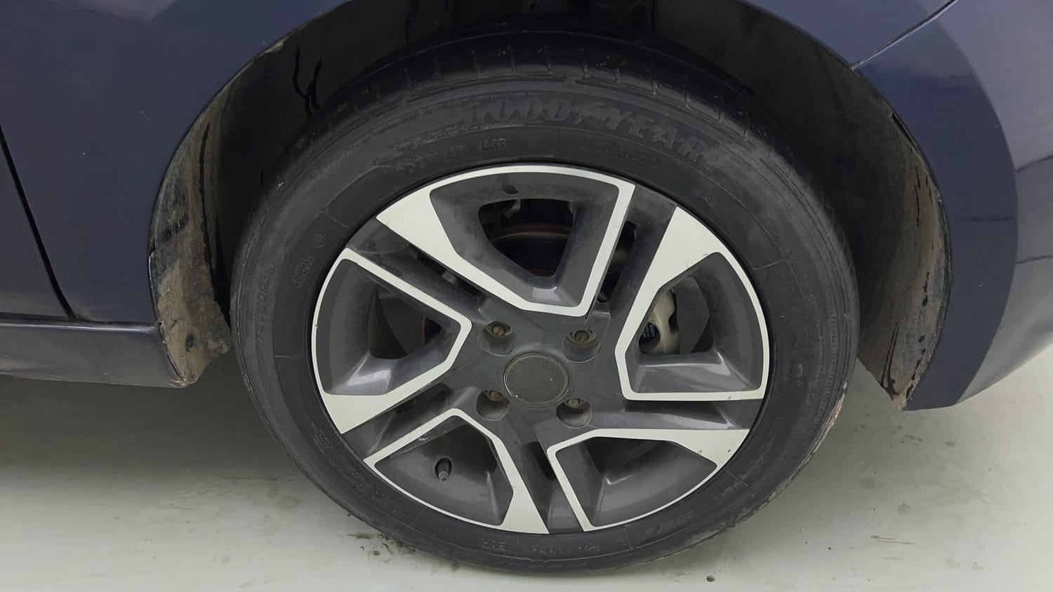 Used 2021 Tata Tiago XZ Plus Petrol Manual tyres RIGHT FRONT TYRE RIM VIEW