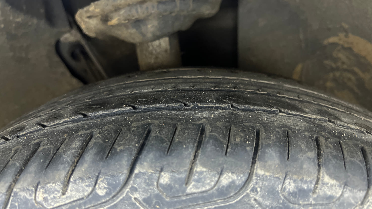 Used 2025 Skoda Slavia Style 1.0L TSI AT Petrol Automatic tyres RIGHT FRONT TYRE TREAD VIEW