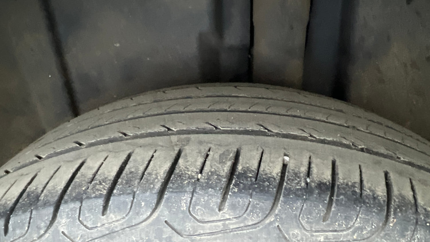 Used 2025 Skoda Slavia Style 1.0L TSI AT Petrol Automatic tyres LEFT REAR TYRE TREAD VIEW