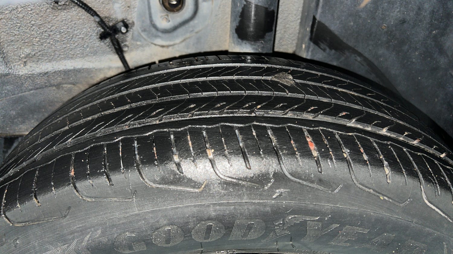 Used 2024 Tata Punch Accomplished Dazzle Sunroof CNG Cng Manual tyres LEFT REAR TYRE TREAD VIEW