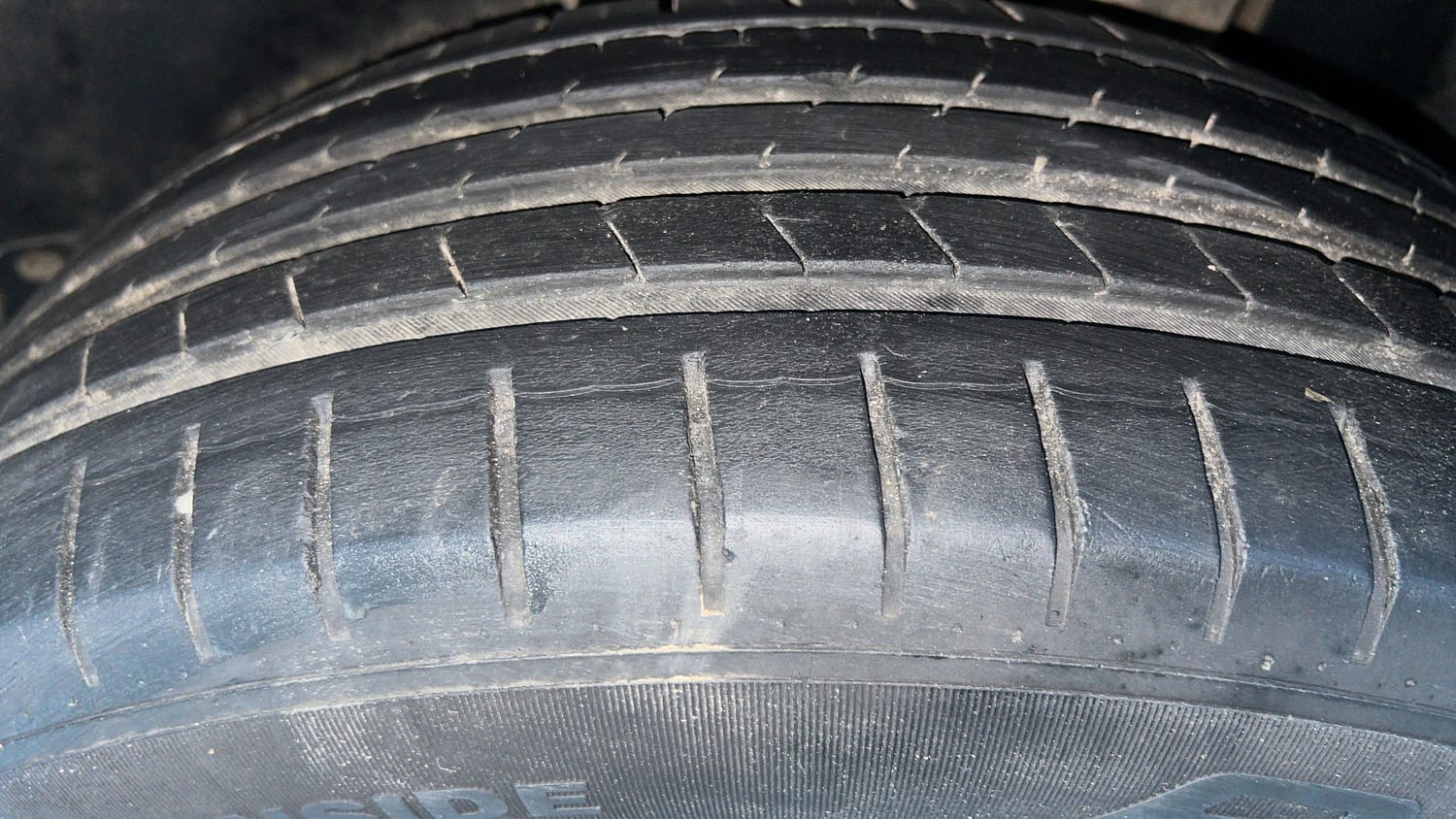 Used 2023 Skoda Kushaq Ambition 1.5L TSI MT Petrol Manual tyres LEFT REAR TYRE TREAD VIEW
