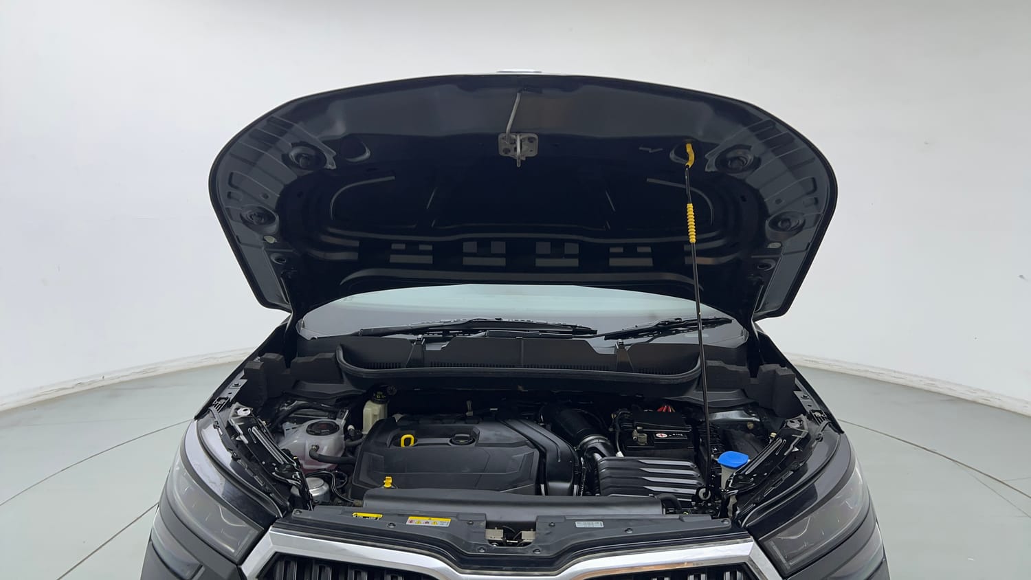 Used 2023 Skoda Kushaq Ambition 1.5L TSI MT Petrol Manual engine ENGINE & BONNET OPEN FRONT VIEW