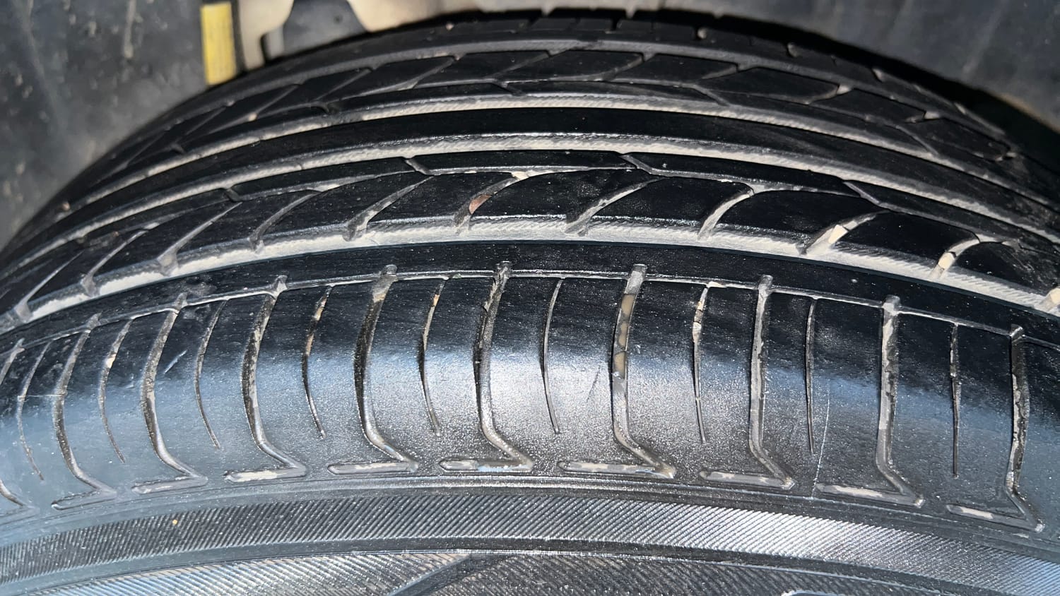 Used 2023 Mahindra XUV 300 W6 1.5 Diesel Diesel Manual tyres LEFT REAR TYRE TREAD VIEW