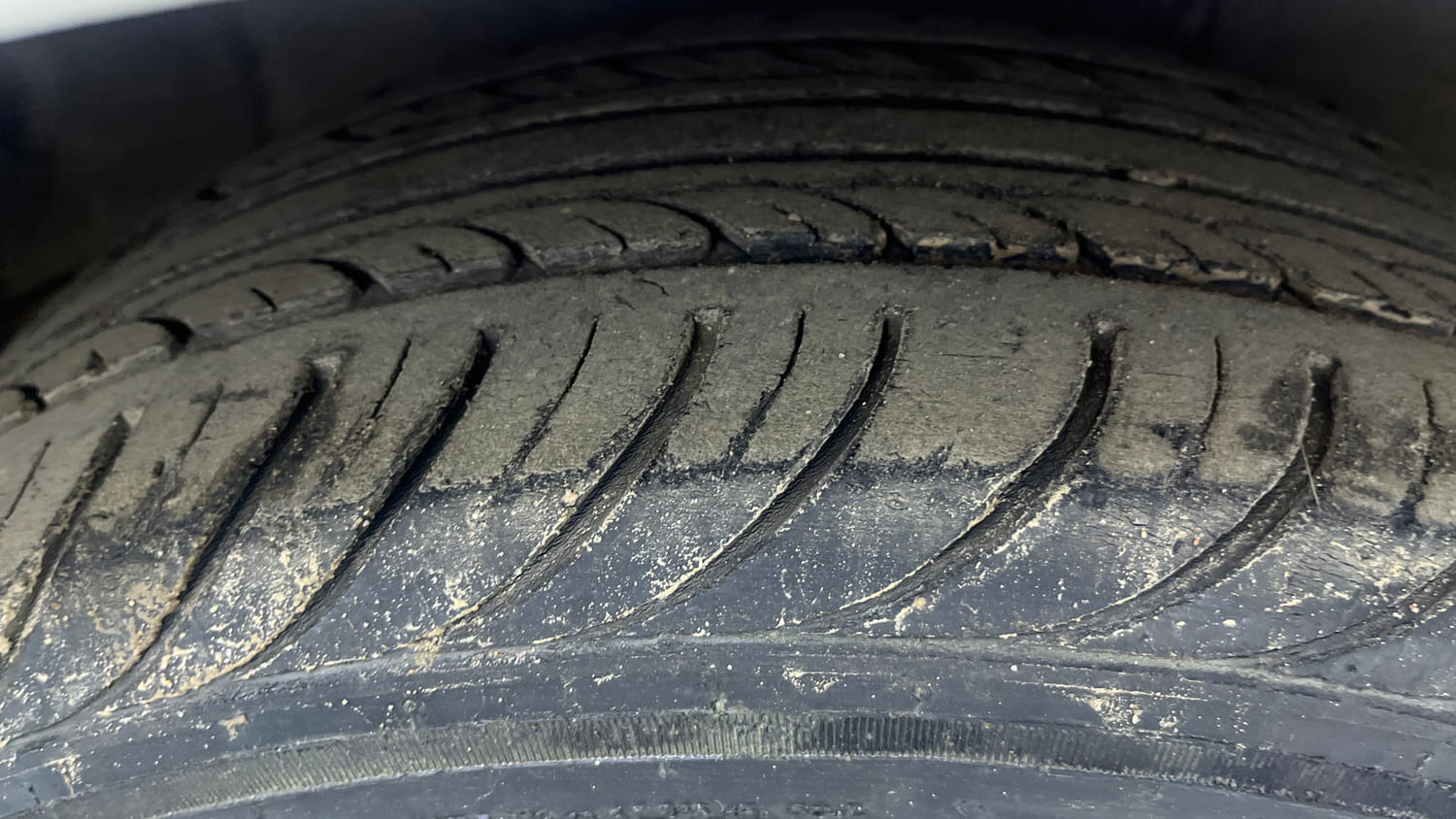 Used 2012 Hyundai i20 Sportz 1.2 Petrol Manual tyres RIGHT FRONT TYRE TREAD VIEW