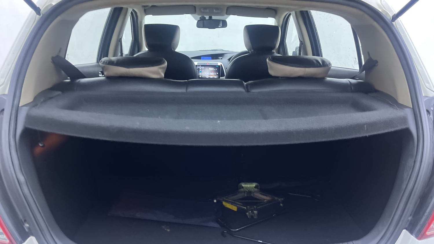 Used 2012 Hyundai i20 Sportz 1.2 Petrol Manual interior DICKY INSIDE VIEW