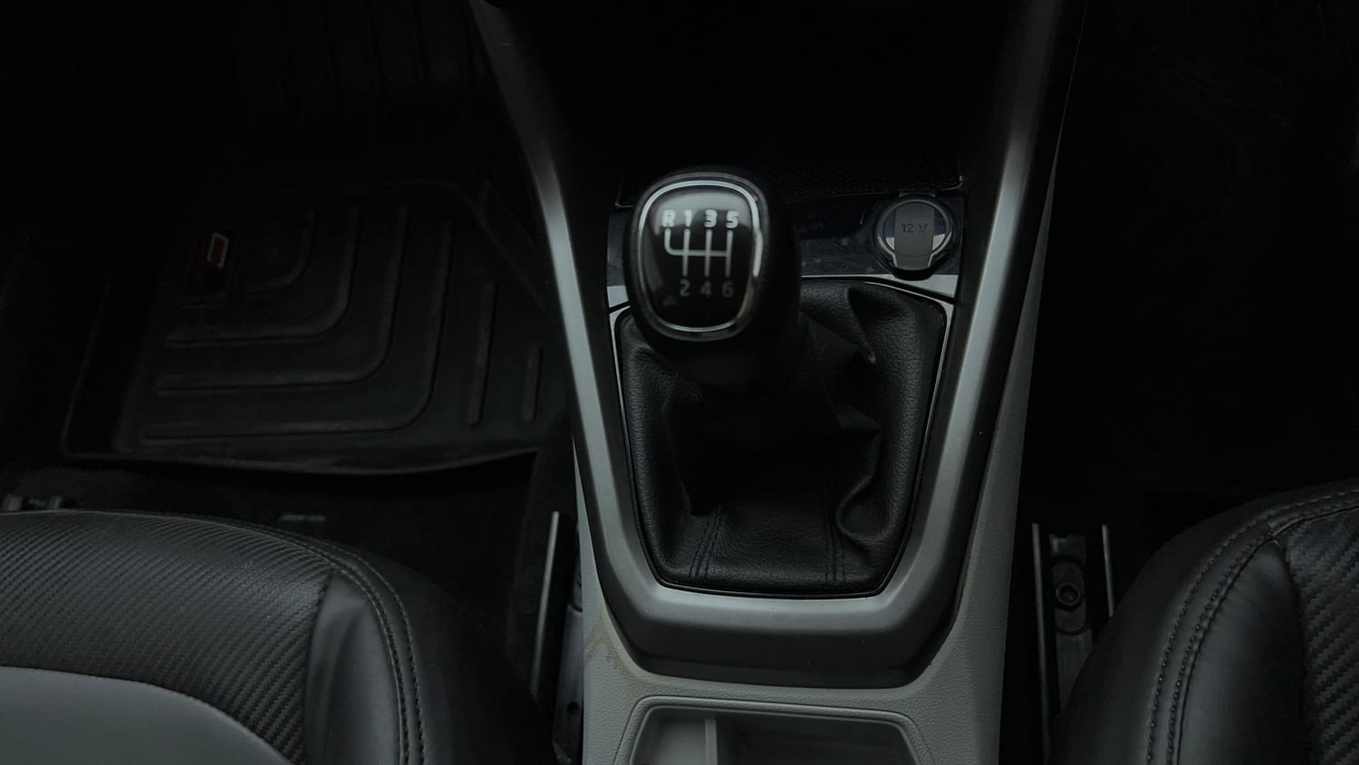 Used 2023 Skoda Kushaq Ambition 1.5L TSI MT Petrol Manual interior GEAR  KNOB VIEW