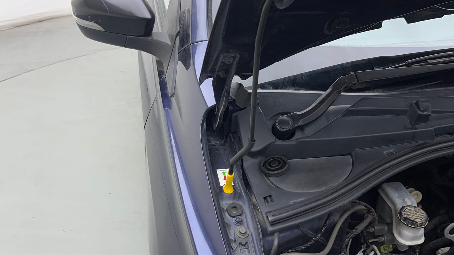 Used 2021 Tata Tiago XZ Plus Petrol Manual engine ENGINE RIGHT SIDE HINGE & APRON VIEW