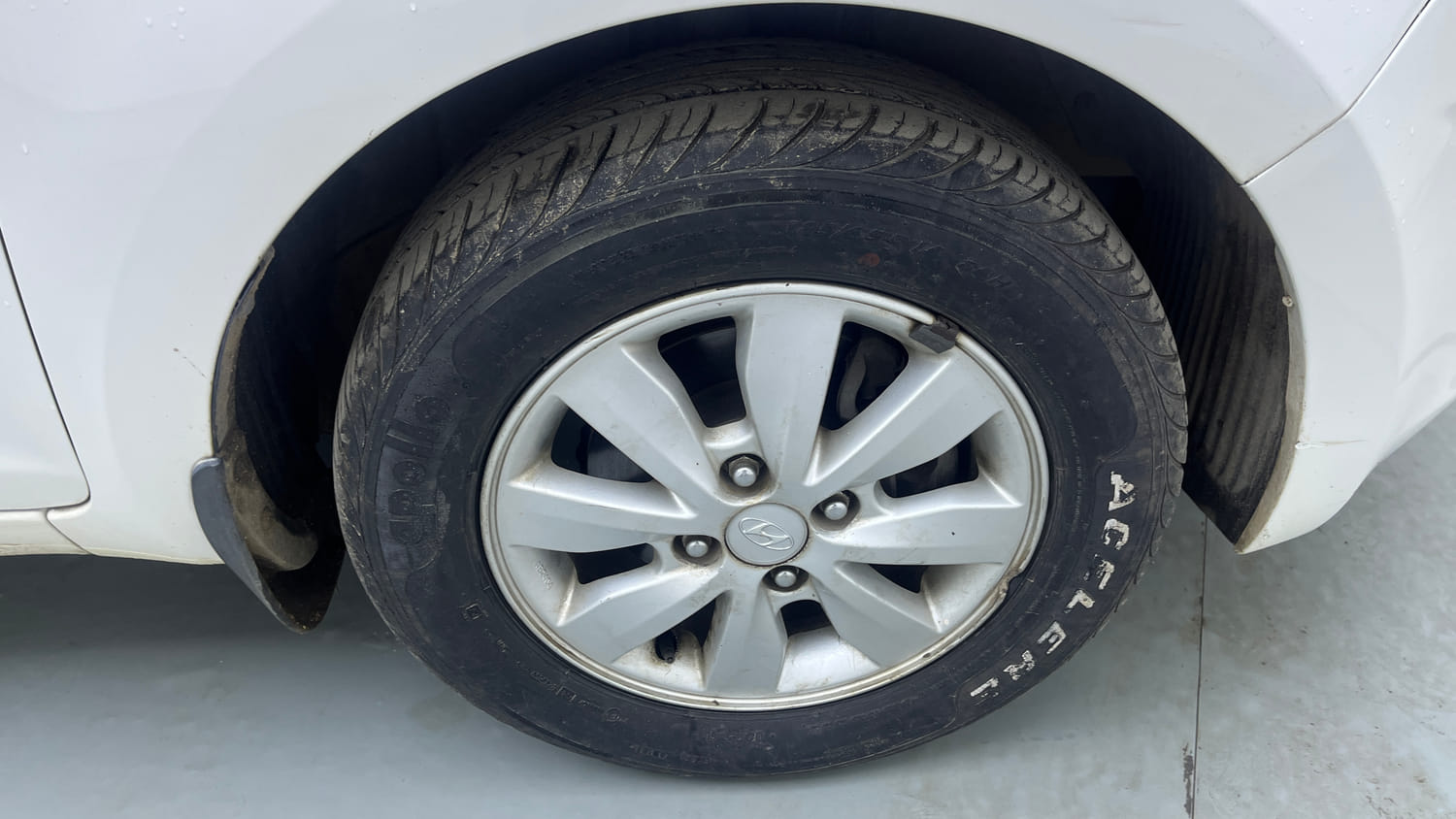Used 2012 Hyundai i20 Sportz 1.2 Petrol Manual tyres RIGHT FRONT TYRE RIM VIEW