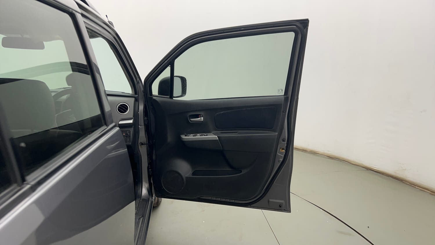 Used 2012 Maruti Suzuki Wagon R 1.0 VXi Petrol Manual interior RIGHT FRONT DOOR OPEN VIEW