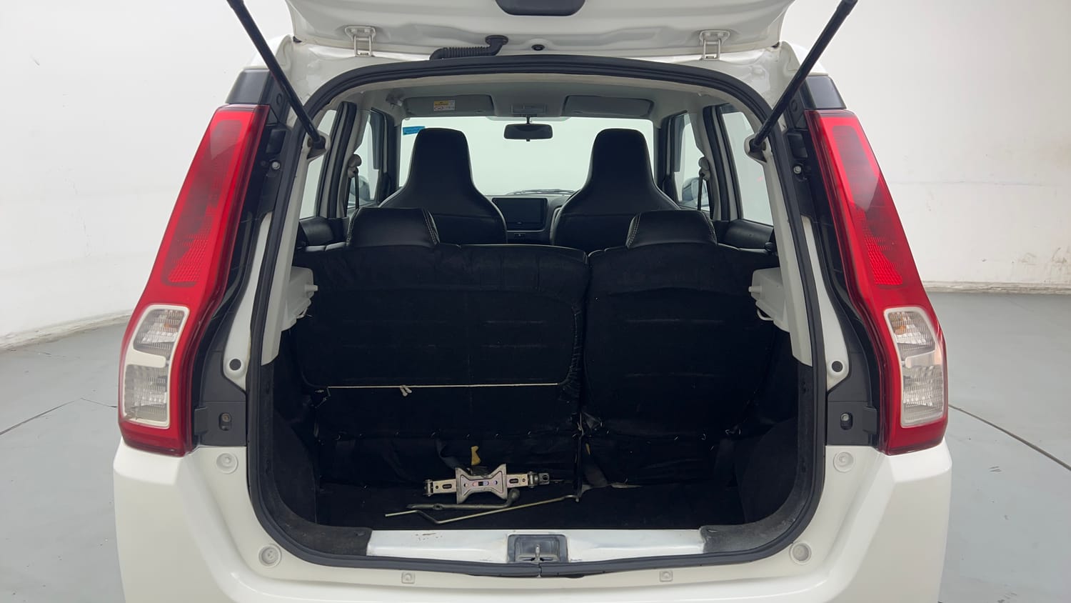 Used 2023 Maruti Suzuki Wagon R VXI 1.0 AGS Petrol Automatic interior DICKY INSIDE VIEW
