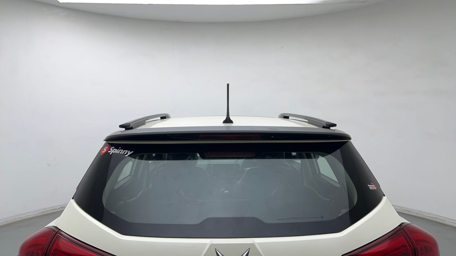 Used 2023 Mahindra XUV 300 W6 1.5 Diesel Diesel Manual exterior BACK WINDSHIELD VIEW