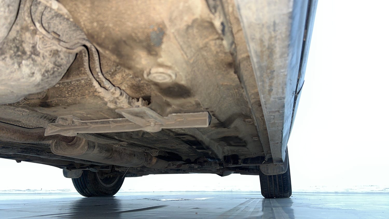 Used 2023 Skoda Kushaq Ambition 1.5L TSI MT Petrol Manual extra REAR RIGHT UNDERBODY VIEW