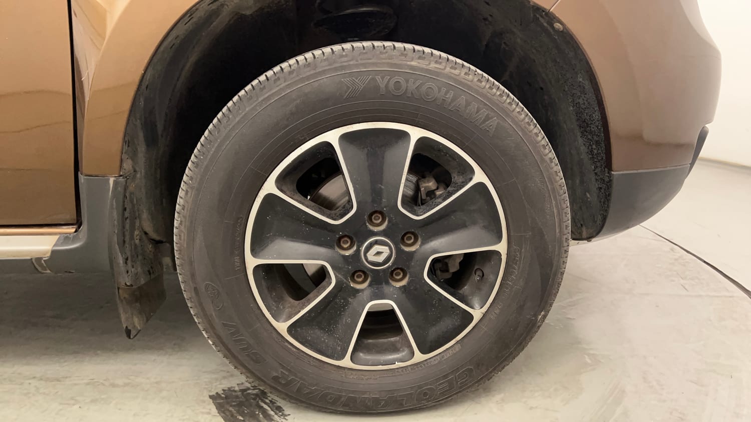 Used 2017 Renault Duster 110 PS RXZ 4X2 MT Diesel Diesel Manual tyres RIGHT FRONT TYRE RIM VIEW