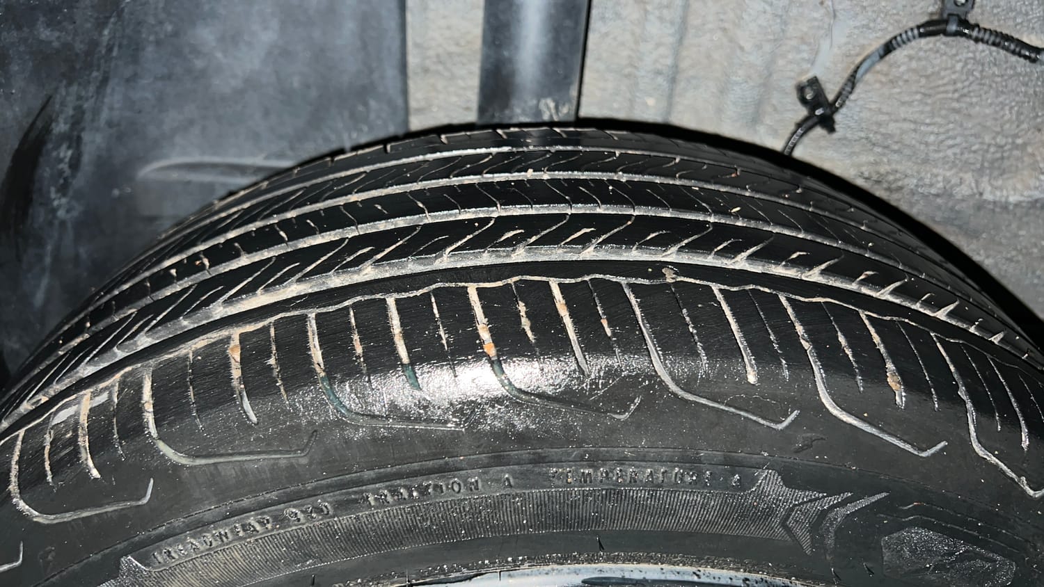 Used 2024 Tata Punch Accomplished Dazzle Sunroof CNG Cng Manual tyres RIGHT REAR TYRE TREAD VIEW