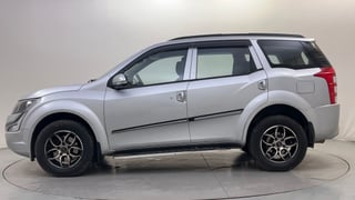 Used 2017 Mahindra XUV500 W4 Diesel Manual exterior LEFT SIDE VIEW