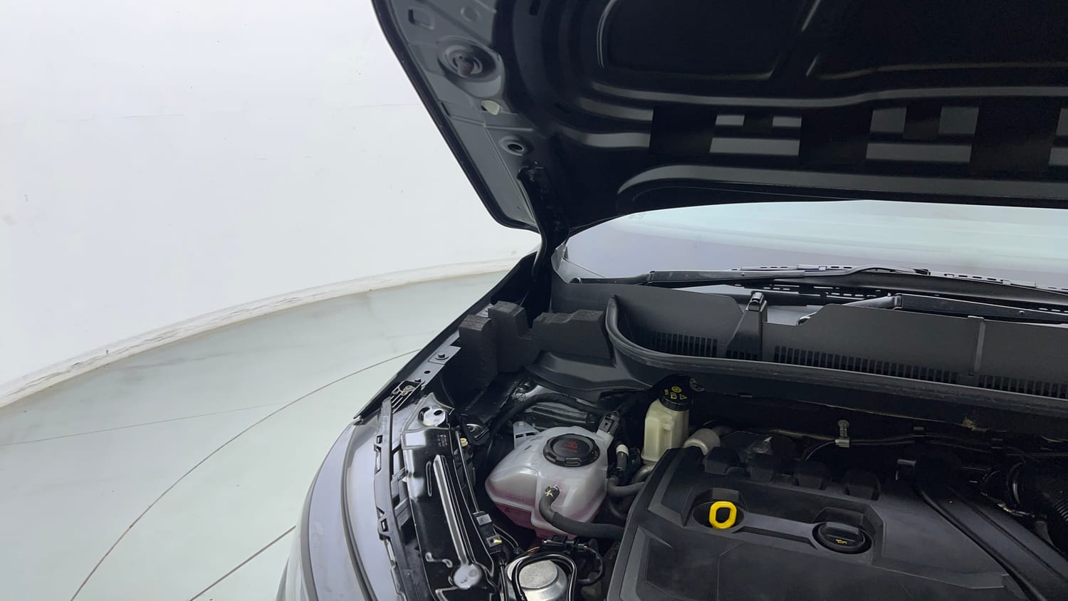 Used 2023 Skoda Kushaq Ambition 1.5L TSI MT Petrol Manual engine ENGINE RIGHT SIDE HINGE & APRON VIEW
