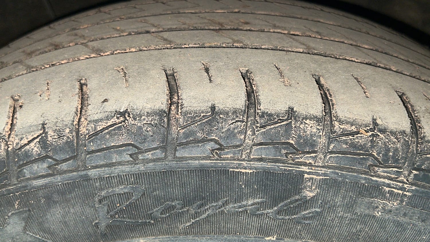 Used 2021 Hyundai Creta SX (O) 1.5 Petrol IVT Petrol Automatic tyres RIGHT FRONT TYRE TREAD VIEW