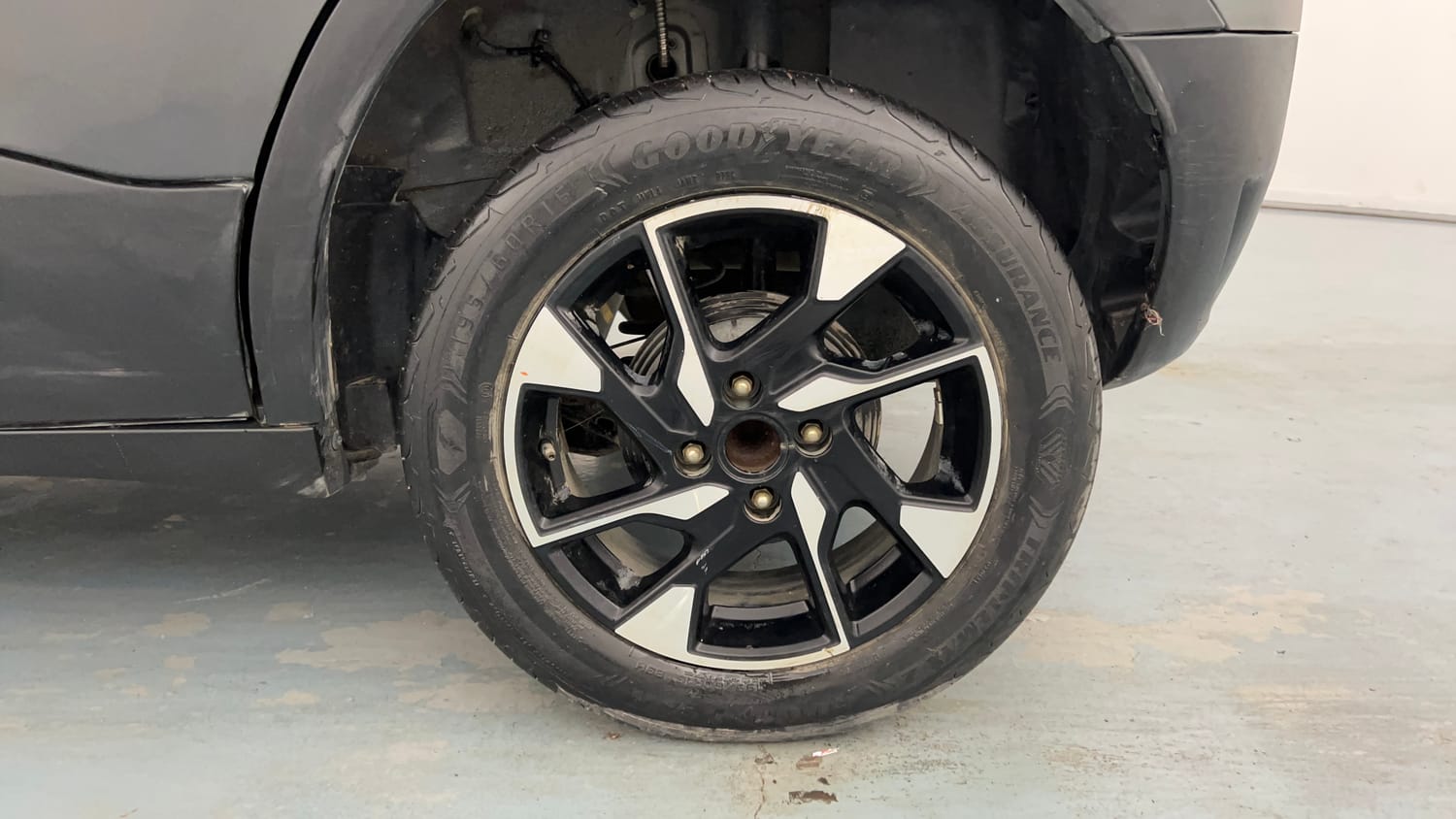 Used 2024 Tata Punch Accomplished Dazzle Sunroof CNG Cng Manual tyres LEFT REAR TYRE RIM VIEW