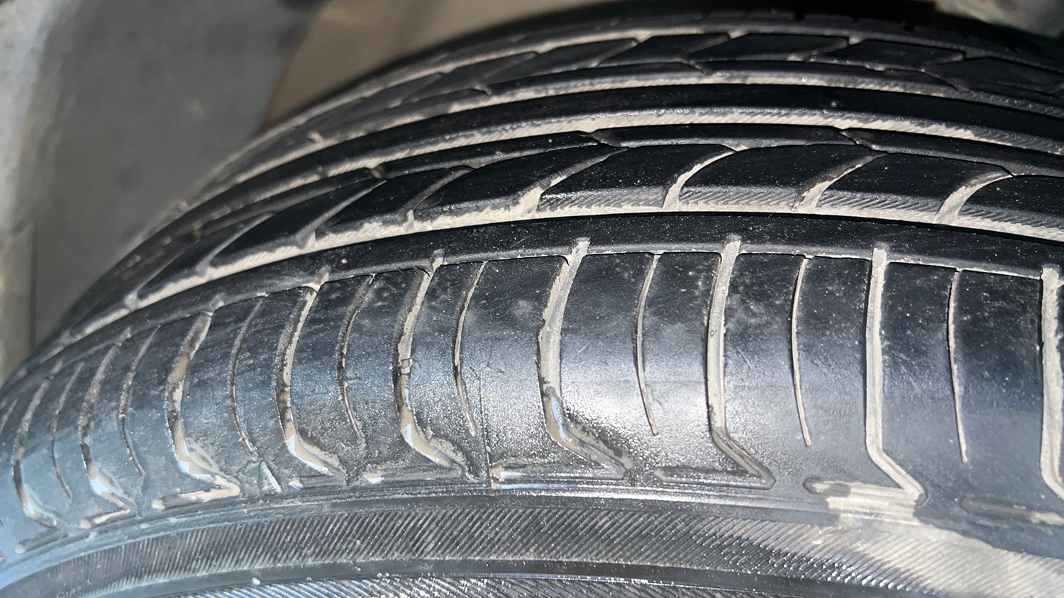 Used 2023 Mahindra XUV 300 W6 1.5 Diesel Diesel Manual tyres RIGHT FRONT TYRE TREAD VIEW