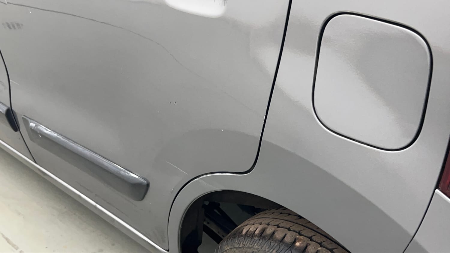 Used 2012 Maruti Suzuki Wagon R 1.0 VXi Petrol Manual dents MINOR DENT