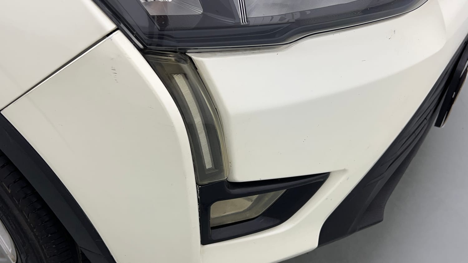 Used 2023 Mahindra XUV 300 W6 1.5 Diesel Diesel Manual dents MINOR SCRATCH