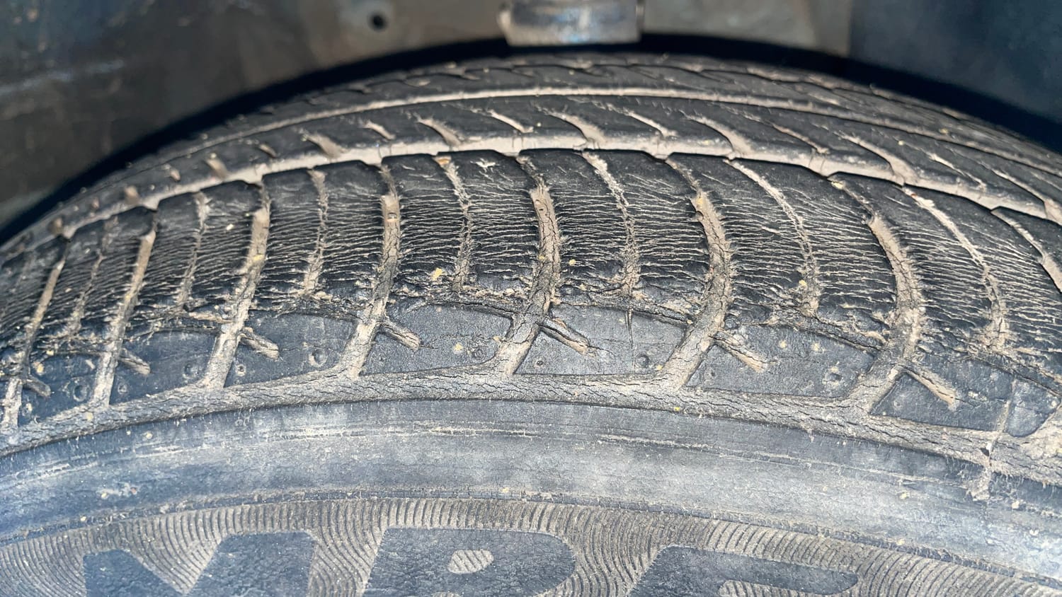 Used 2019 Maruti Suzuki Wagon R ZXi 1.2 AMT Petrol Automatic tyres RIGHT FRONT TYRE TREAD VIEW