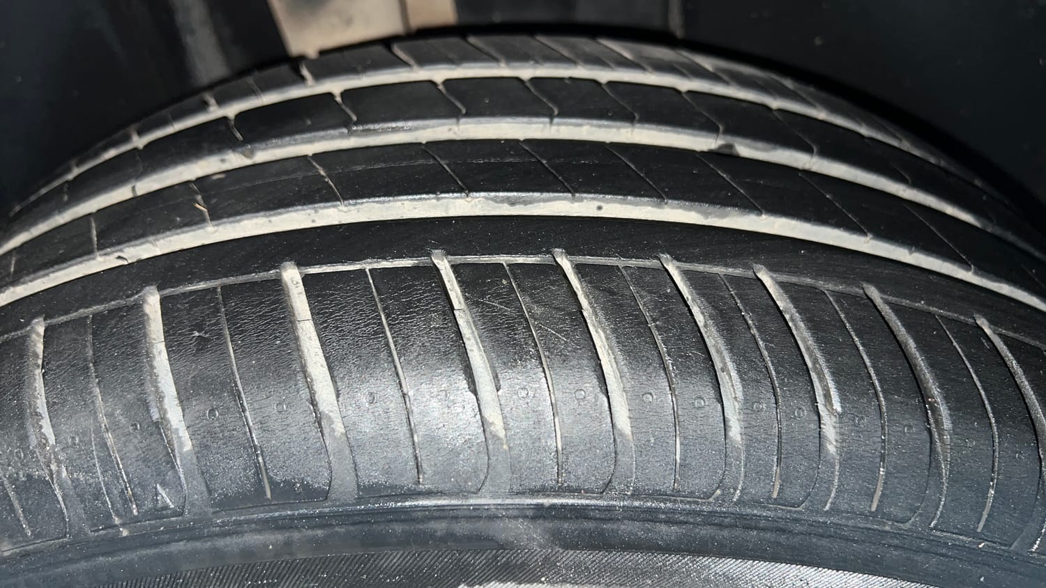 Used 2023 Skoda Kushaq Ambition 1.0L TSI MT Petrol Manual tyres RIGHT REAR TYRE TREAD VIEW