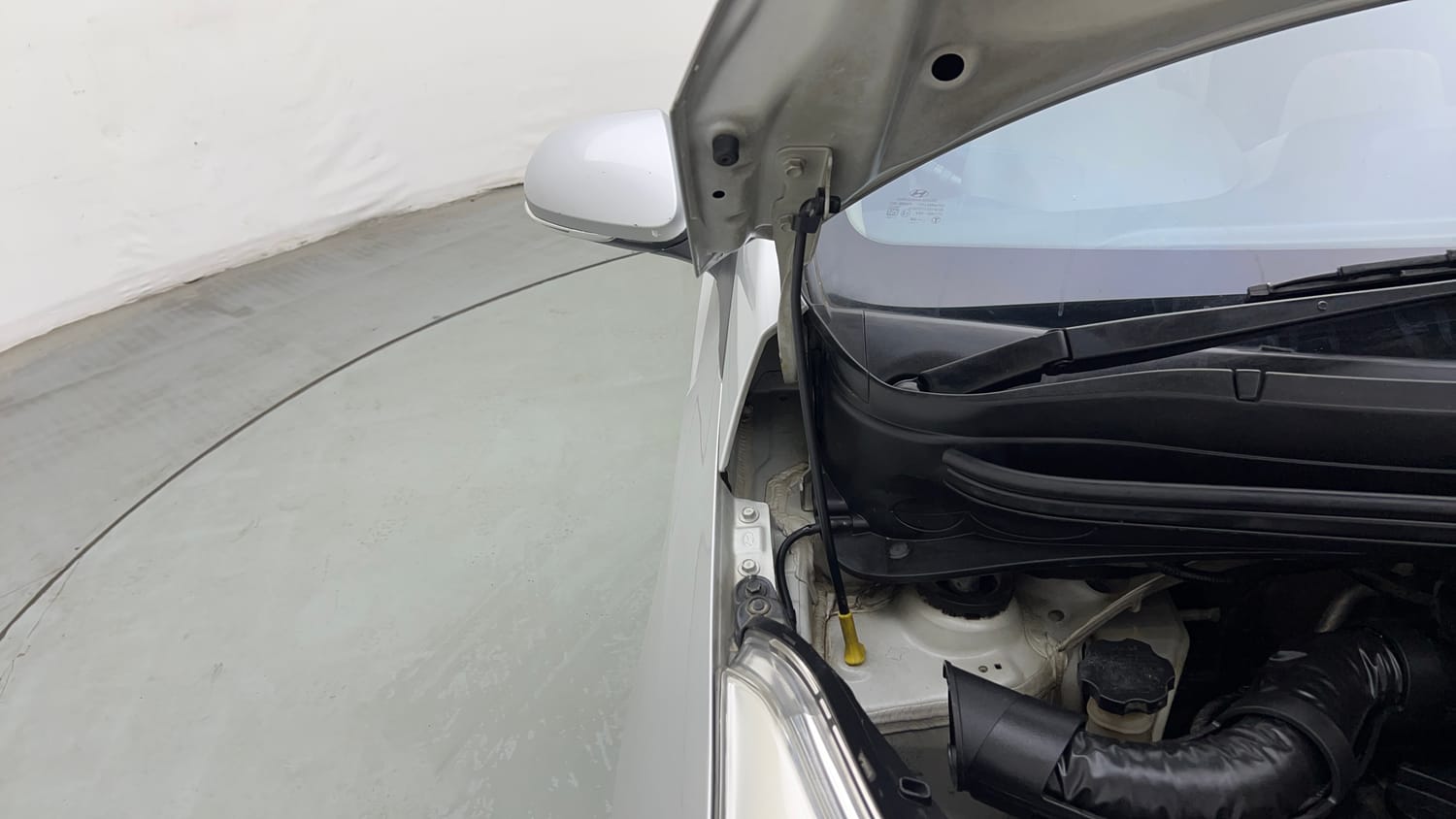 Used 2017 Hyundai Grand i10 Sportz 1.2 Kappa VTVT Petrol Manual engine ENGINE RIGHT SIDE HINGE & APRON VIEW
