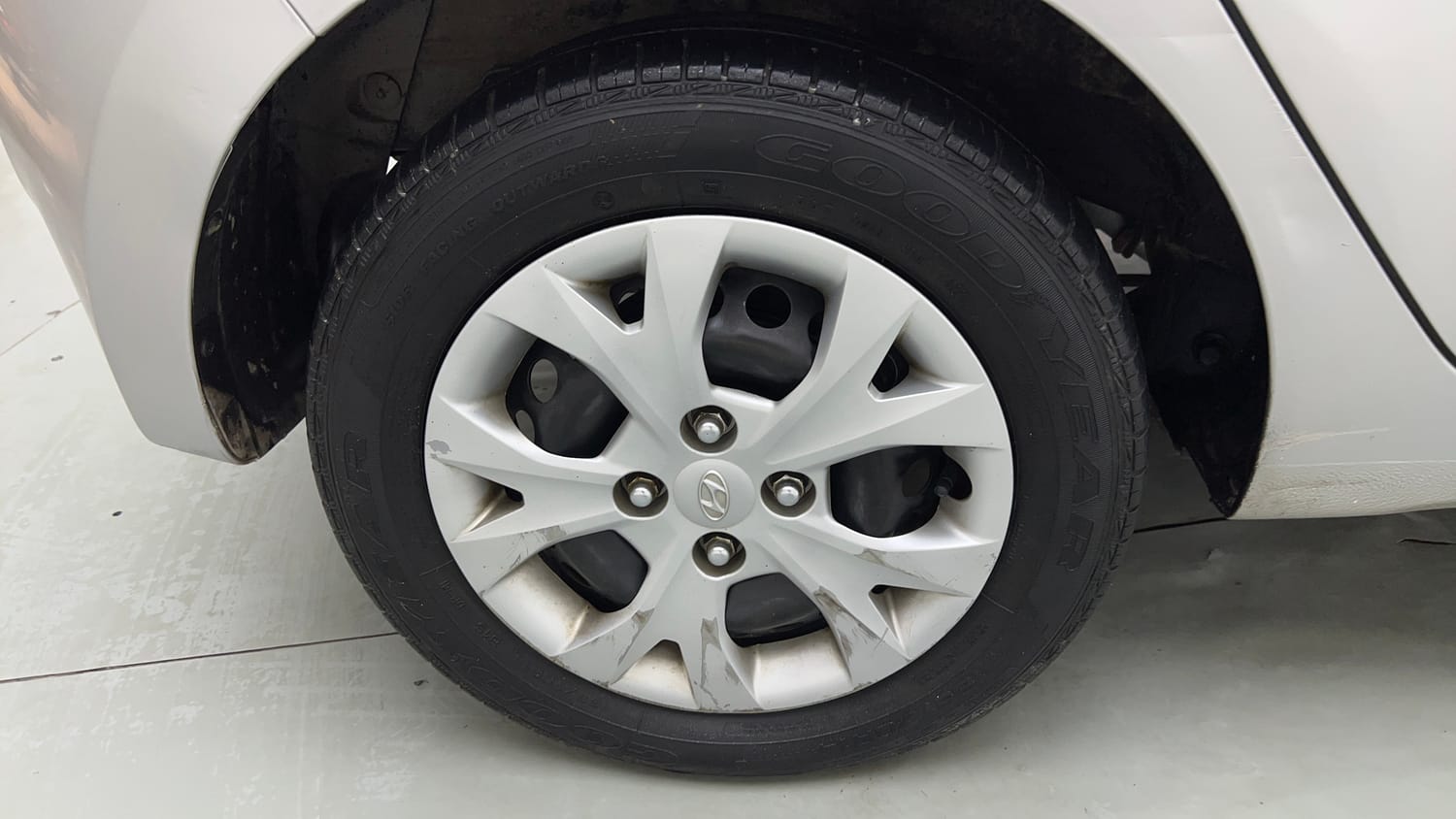 Used 2017 Hyundai Grand i10 Sportz 1.2 Kappa VTVT Petrol Manual tyres RIGHT REAR TYRE RIM VIEW