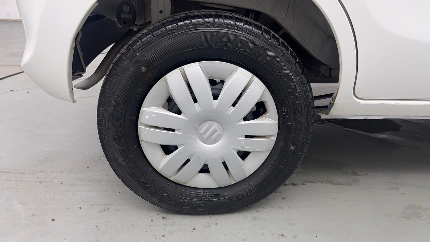 Used 2017 Maruti Suzuki Alto 800 LXi Petrol Manual tyres RIGHT REAR TYRE RIM VIEW