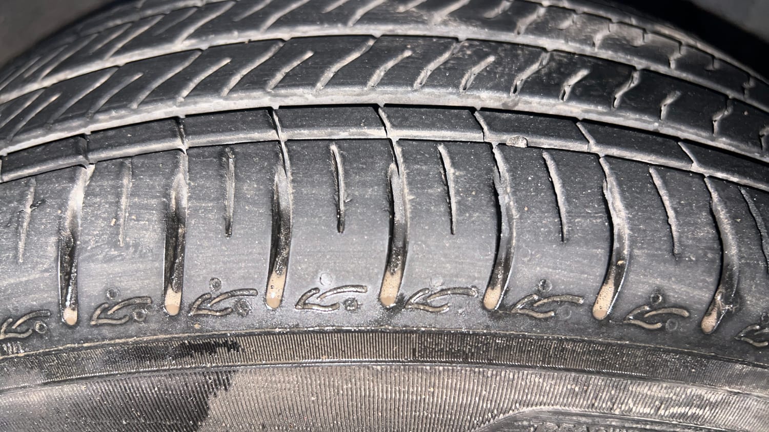 Used 2025 Hyundai Grand i10 Nios Asta 1.2 Kappa AMT Petrol Automatic tyres RIGHT FRONT TYRE TREAD VIEW