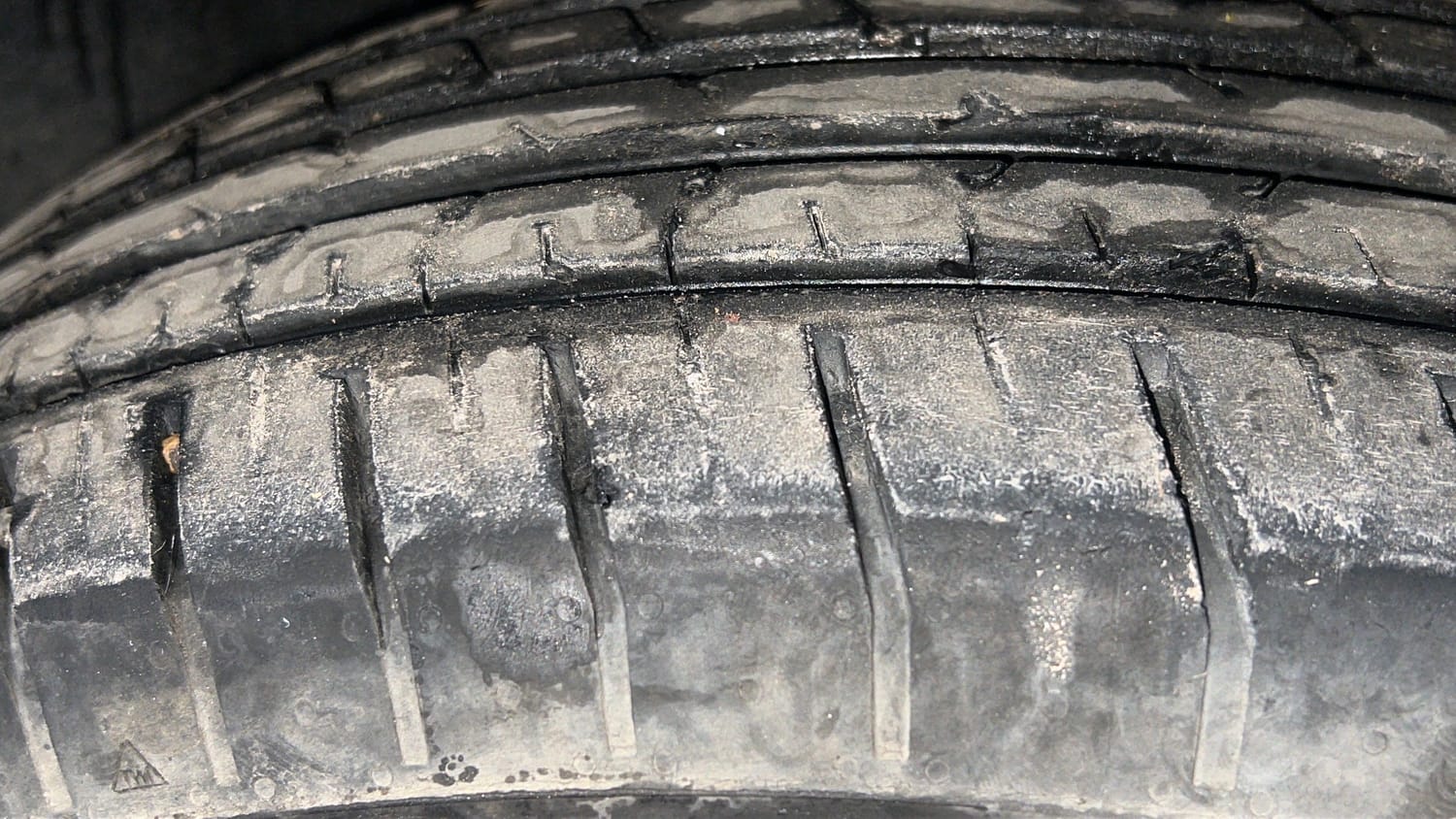 Used 2023 Tata Punch Accomplished AMT Petrol Automatic tyres RIGHT FRONT TYRE TREAD VIEW