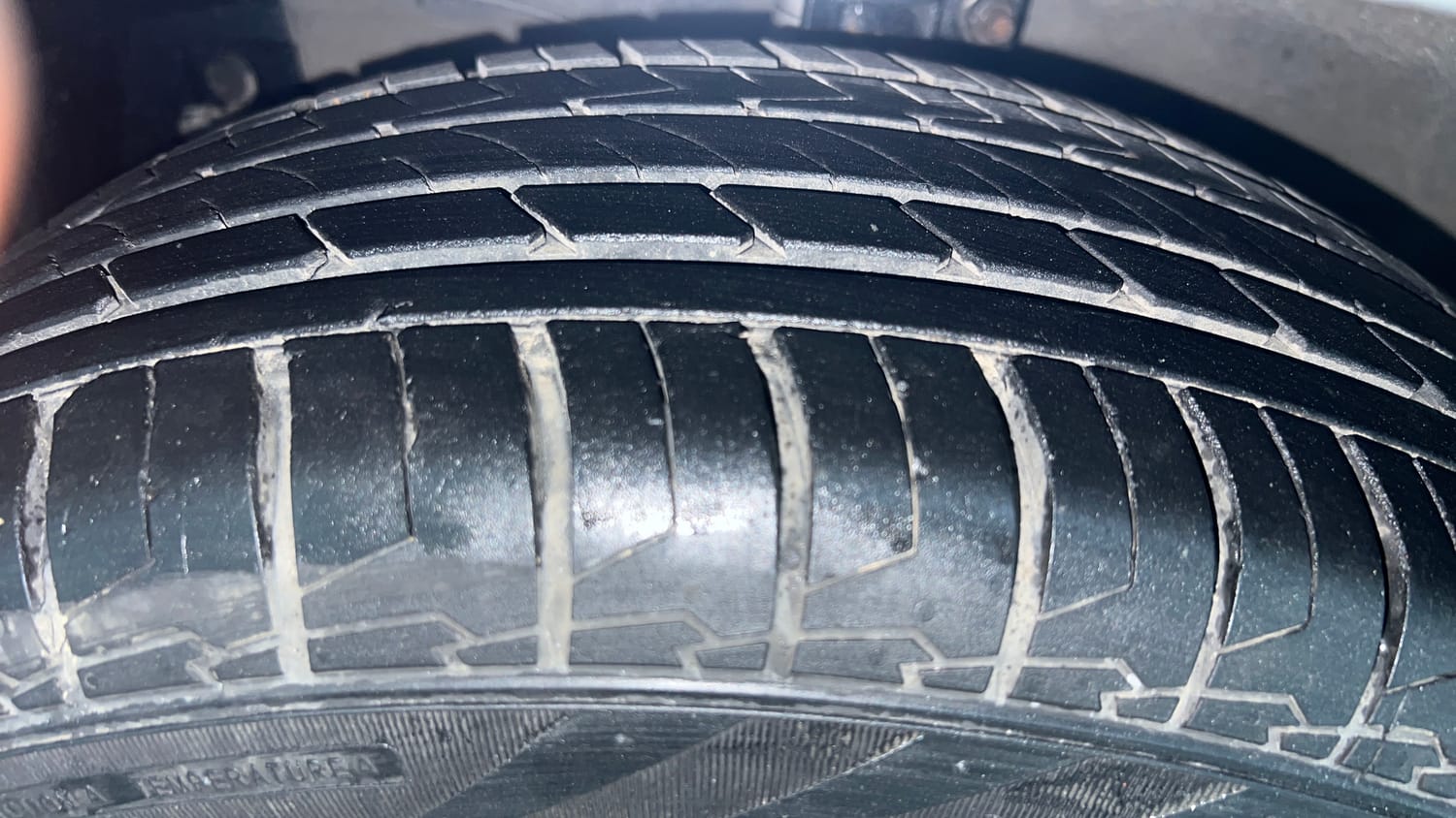 Used 2014 Maruti Suzuki Swift ZXi Petrol Manual tyres LEFT FRONT TYRE TREAD VIEW