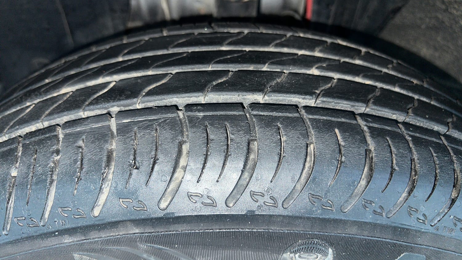 Used 2024 Nissan Magnite XE Petrol Manual tyres LEFT FRONT TYRE TREAD VIEW