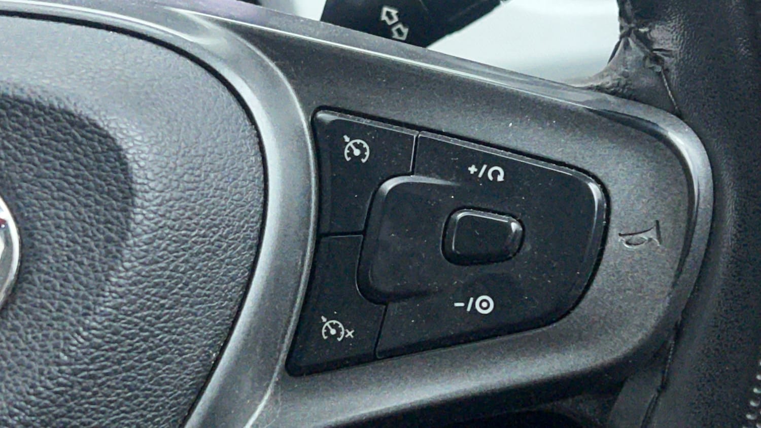 Used 2023 Tata Punch Accomplished AMT Petrol Automatic top_features Cruise control