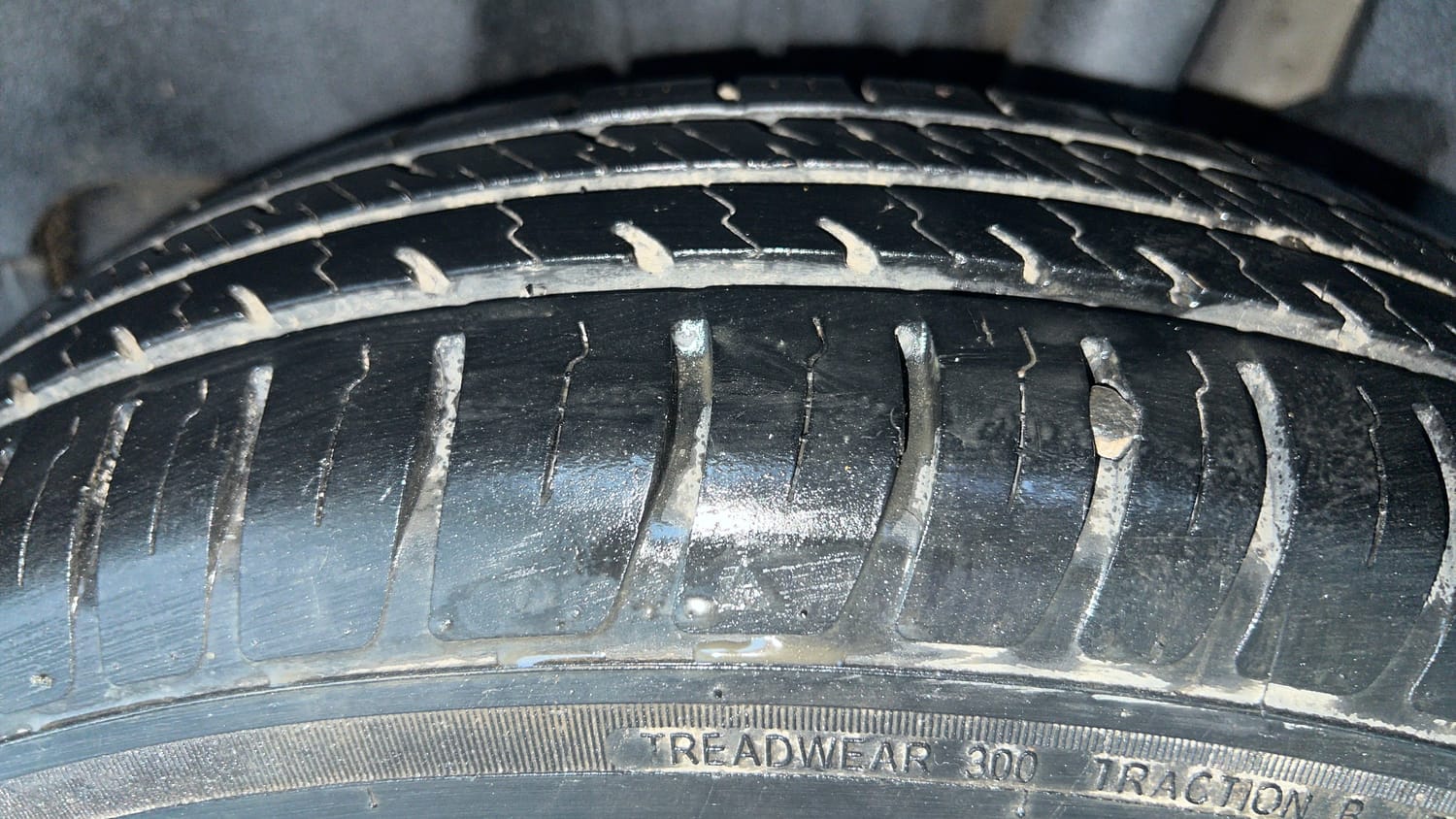 Used 2023 Maruti Suzuki Swift VXi Petrol Manual tyres LEFT REAR TYRE TREAD VIEW