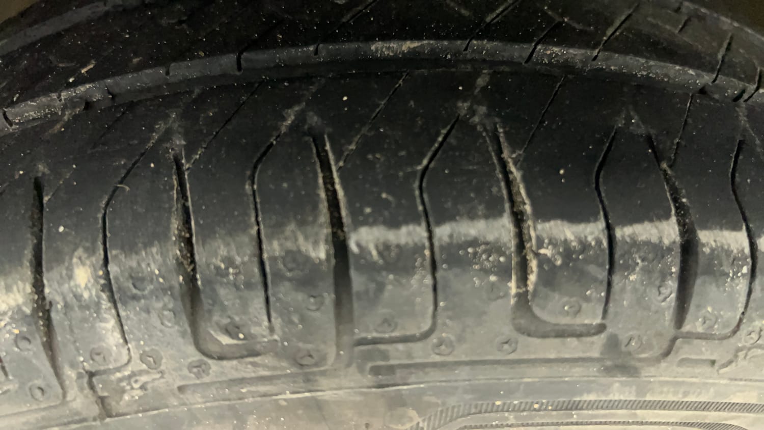 Used 2017 maruti-suzuki Alto K10 VXi (O) AMT Petrol Automatic tyres LEFT FRONT TYRE TREAD VIEW