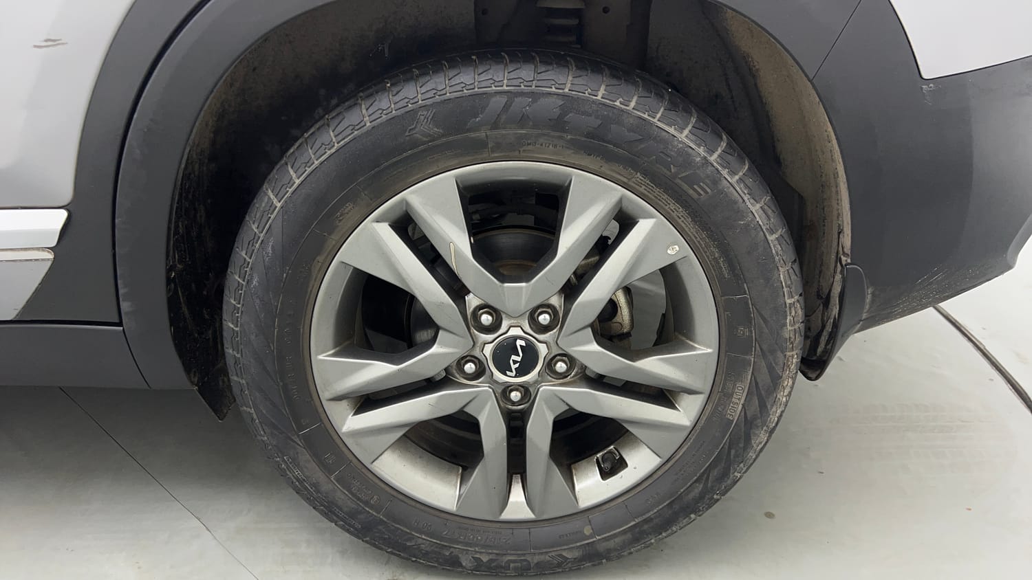 Used 2022 kia Seltos HTX 1.5 IVT Petrol Automatic tyres LEFT REAR TYRE RIM VIEW