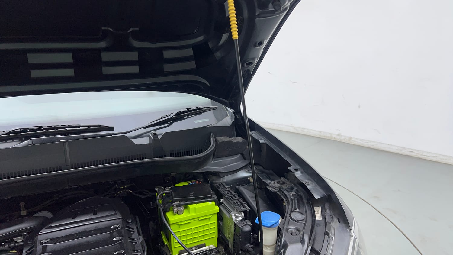Used 2022 Volkswagen Taigun Highline 1.0 TSI MT Petrol Manual engine ENGINE LEFT SIDE HINGE & APRON VIEW