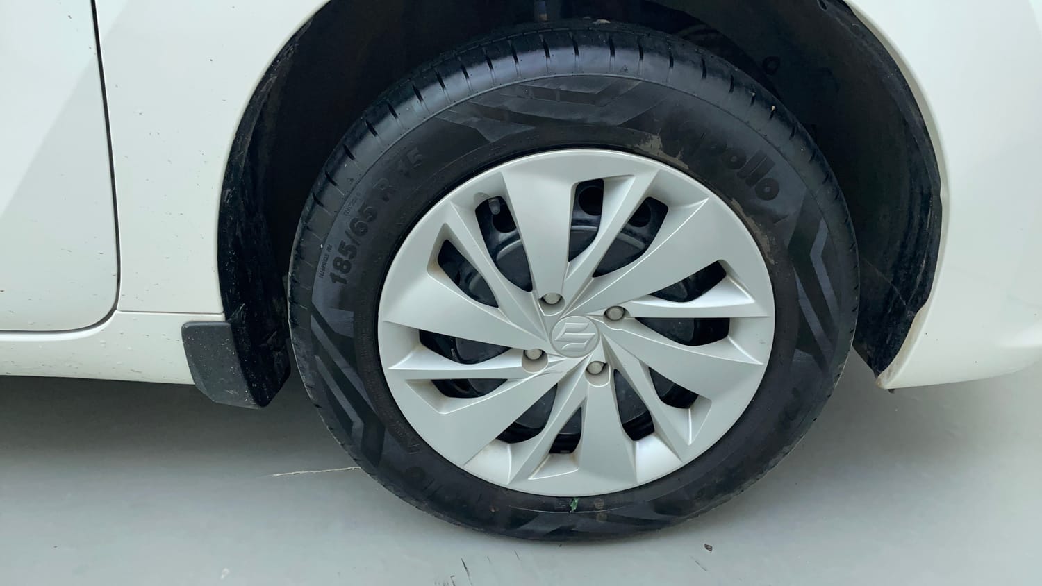 Used 2024 Maruti Suzuki Baleno Delta AGS Petrol Automatic tyres RIGHT FRONT TYRE RIM VIEW
