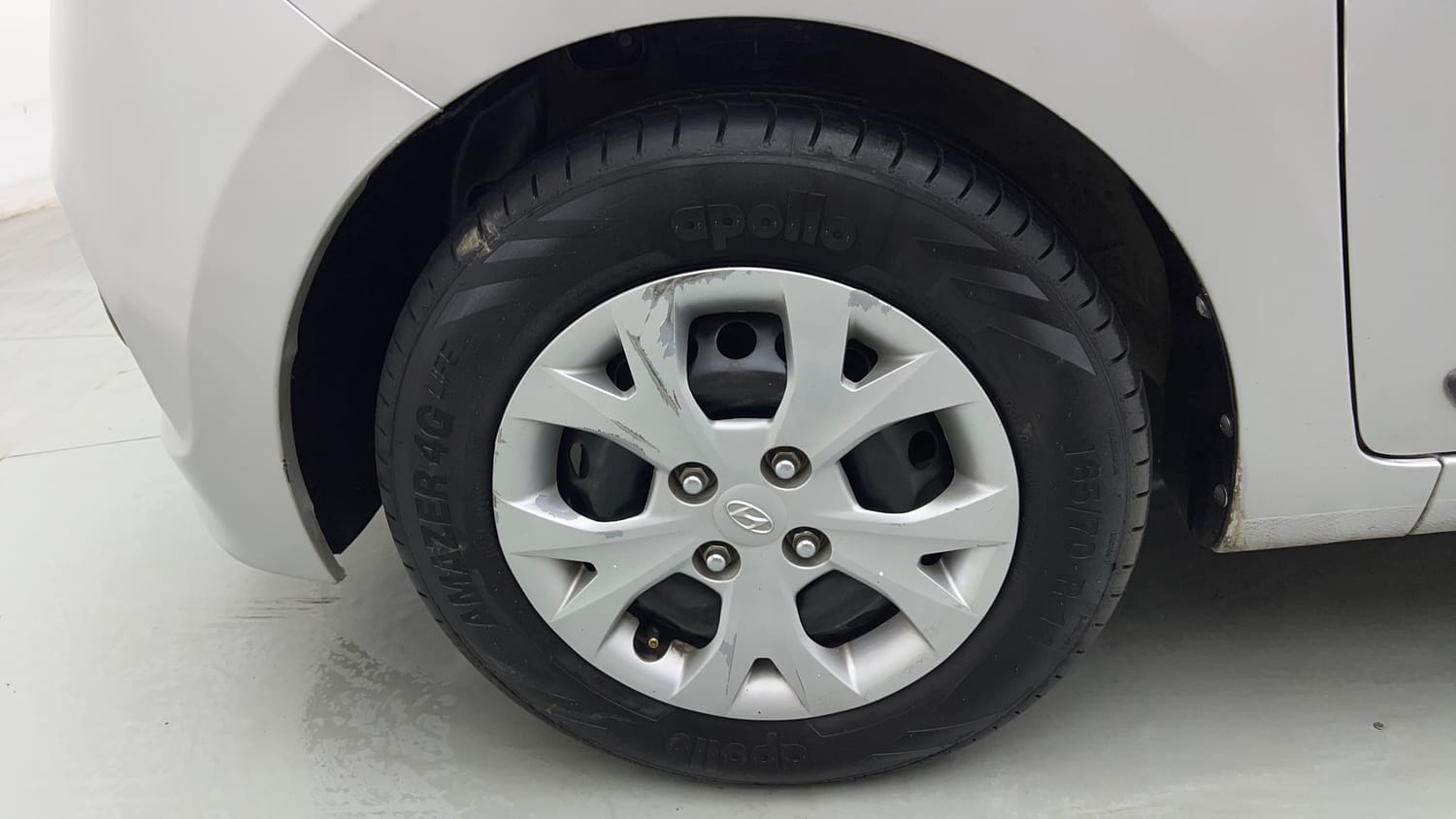 Used 2017 Hyundai Grand i10 Sportz 1.2 Kappa VTVT Petrol Manual tyres LEFT FRONT TYRE RIM VIEW