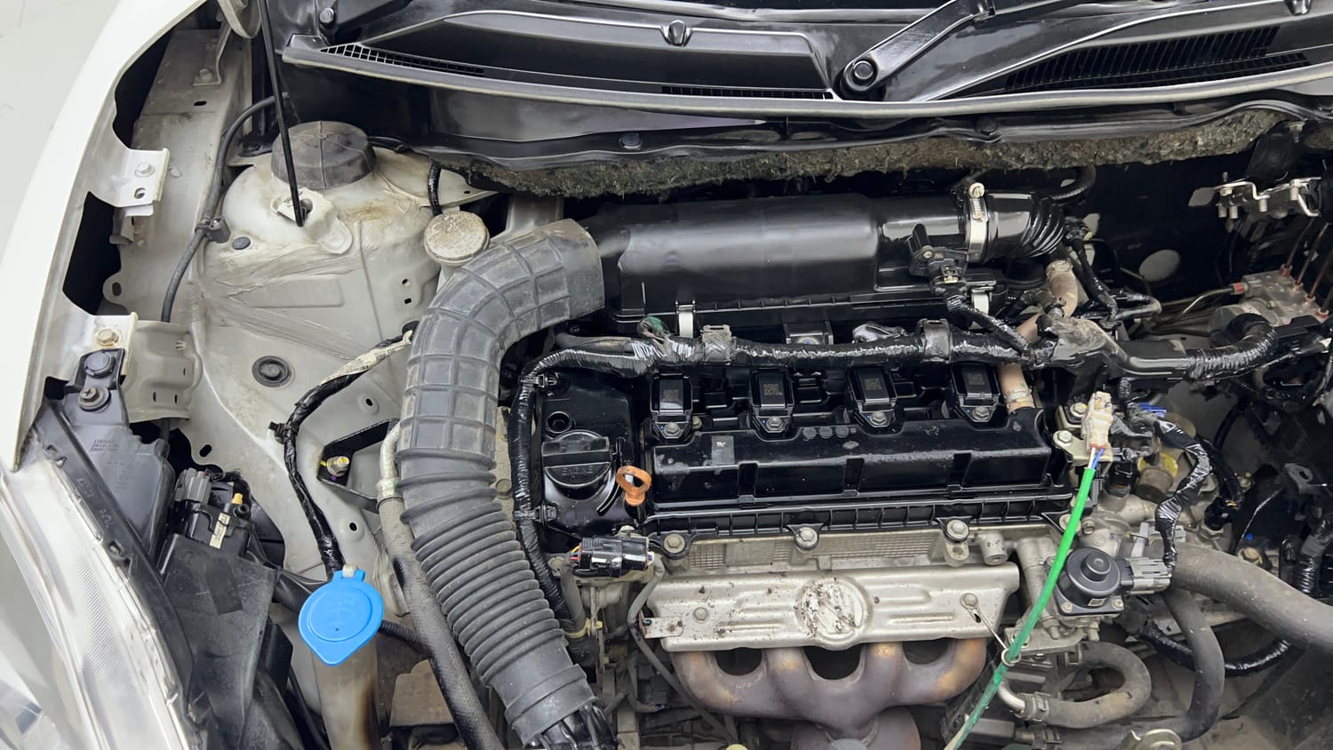 Used 2023 Maruti Suzuki Swift VXi Petrol Manual engine ENGINE RIGHT SIDE VIEW