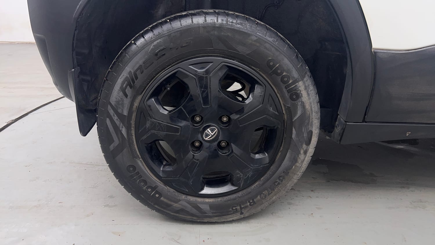 Used 2023 Tata Punch Accomplished AMT Petrol Automatic tyres RIGHT REAR TYRE RIM VIEW