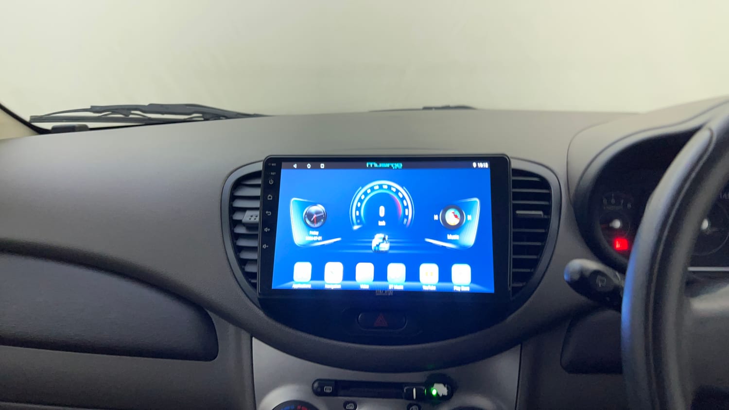 Used 2013 Hyundai i10 Sportz 1.2 Kappa2 Petrol Manual top_features Integrated (in-dash) music system