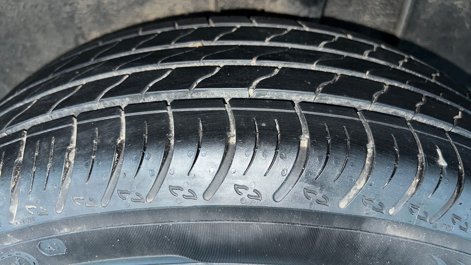 Used 2024 Nissan Magnite XE Petrol Manual tyres LEFT REAR TYRE TREAD VIEW