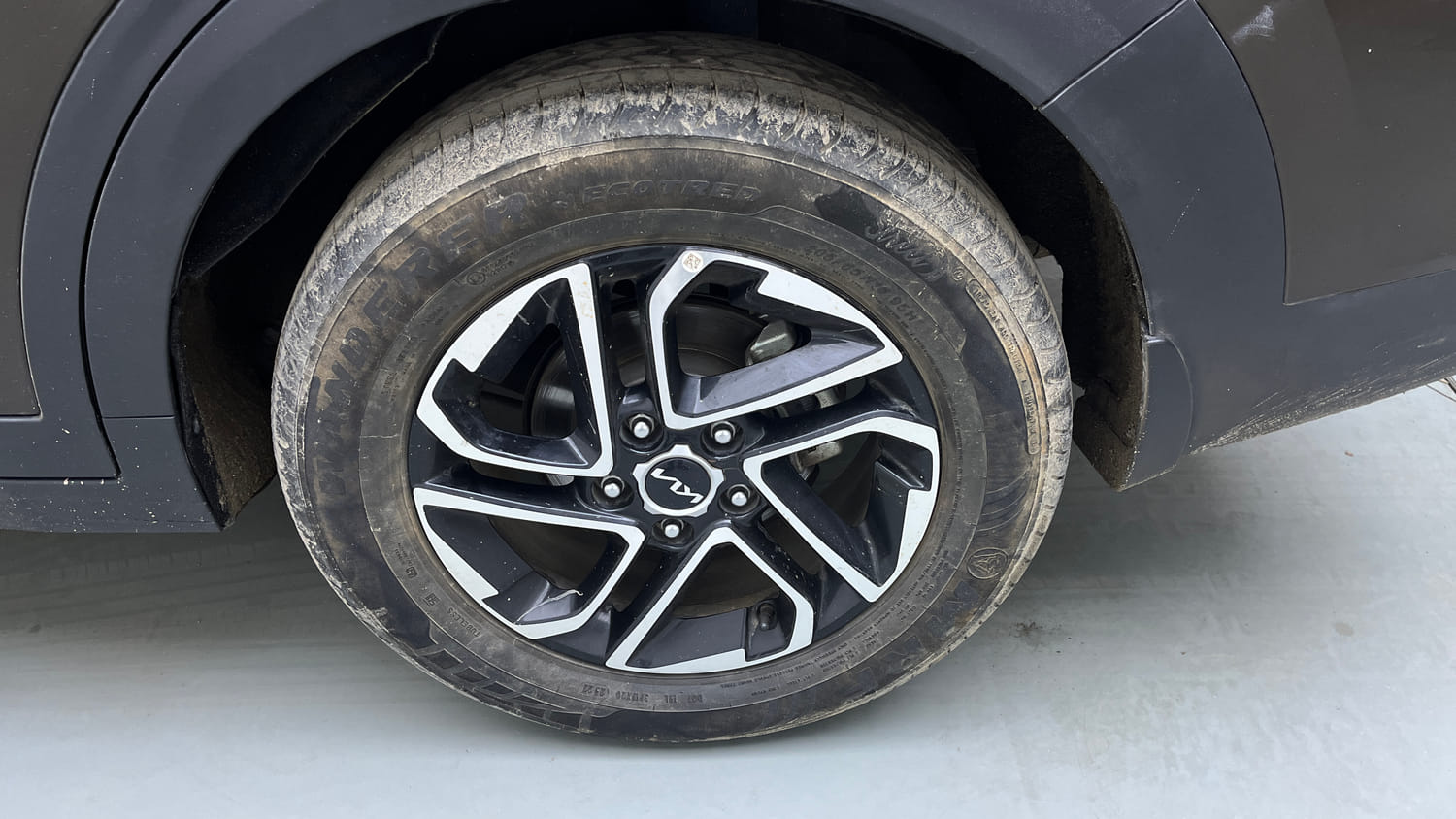 Used 2022 Kia Carens Prestige Plus 1.5 Diesel MT 7 STR Diesel Manual tyres LEFT REAR TYRE RIM VIEW