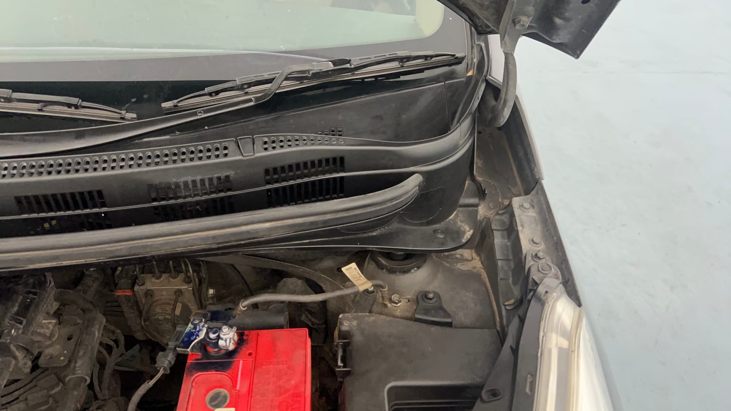 Used 2019 Hyundai Grand i10 Sportz 1.2 Kappa VTVT Petrol Manual engine ENGINE LEFT SIDE HINGE & APRON VIEW