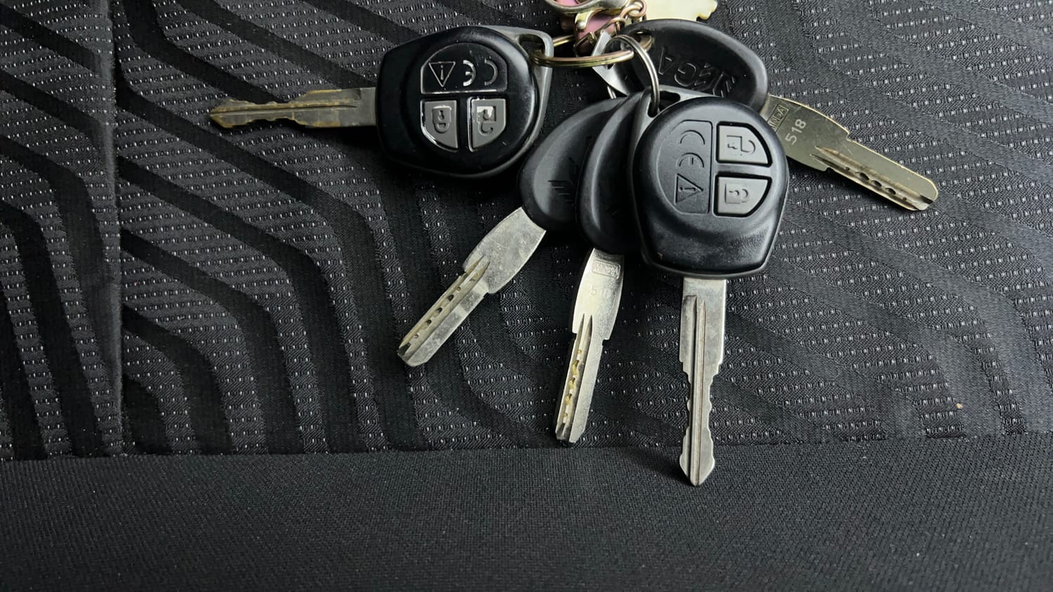 Used 2018 Maruti Suzuki Swift VXi Petrol Manual extra CAR KEY VIEW
