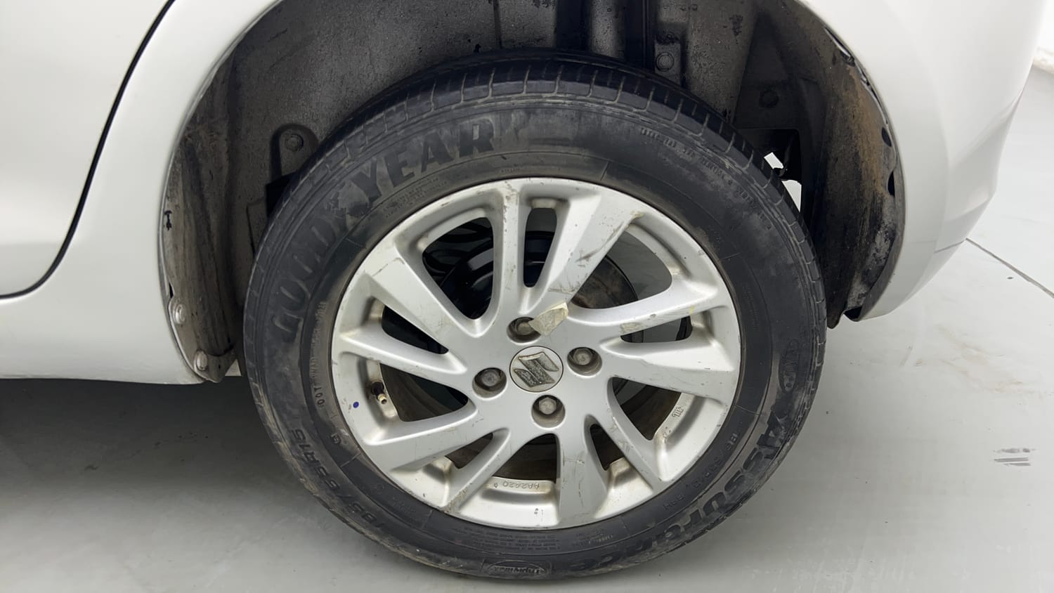 Used 2014 Maruti Suzuki Swift ZXi Petrol Manual tyres LEFT REAR TYRE RIM VIEW