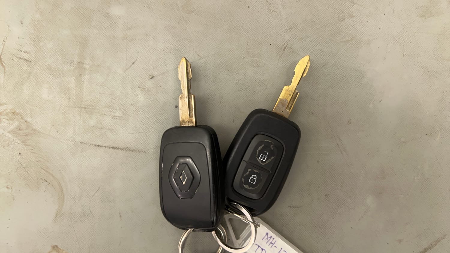 Used 2021 Renault Kwid CLIMBER 1.0 (O) Petrol Manual extra CAR KEY VIEW